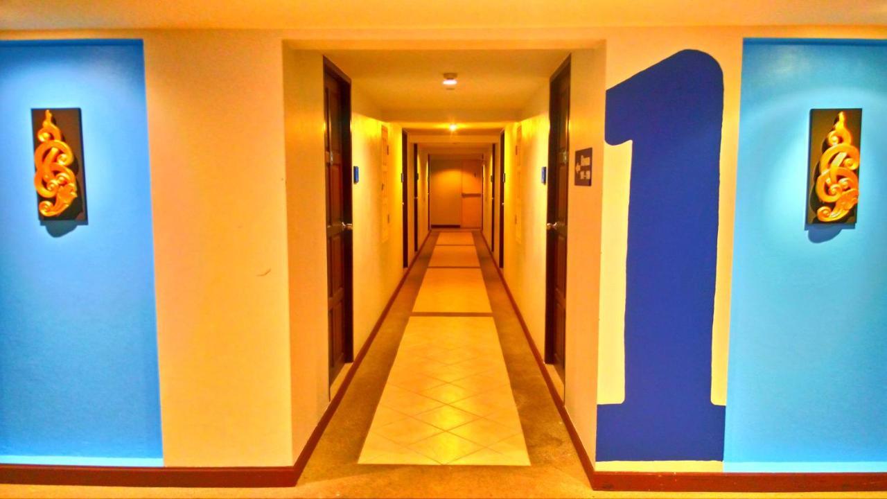 Bodega Phuket Patong (Adults Only) Albergue Exterior foto