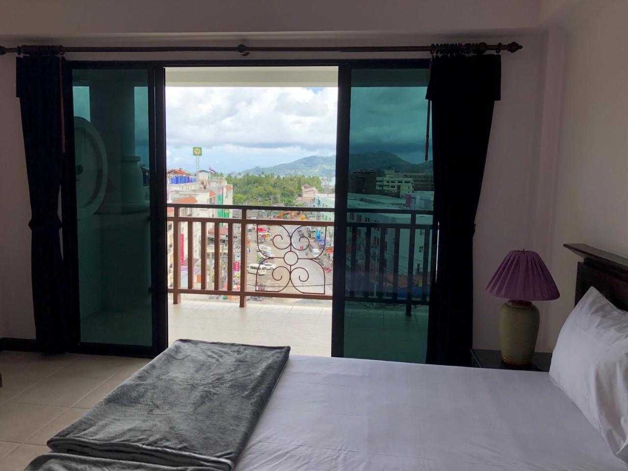 Bodega Phuket Patong (Adults Only) Albergue Exterior foto