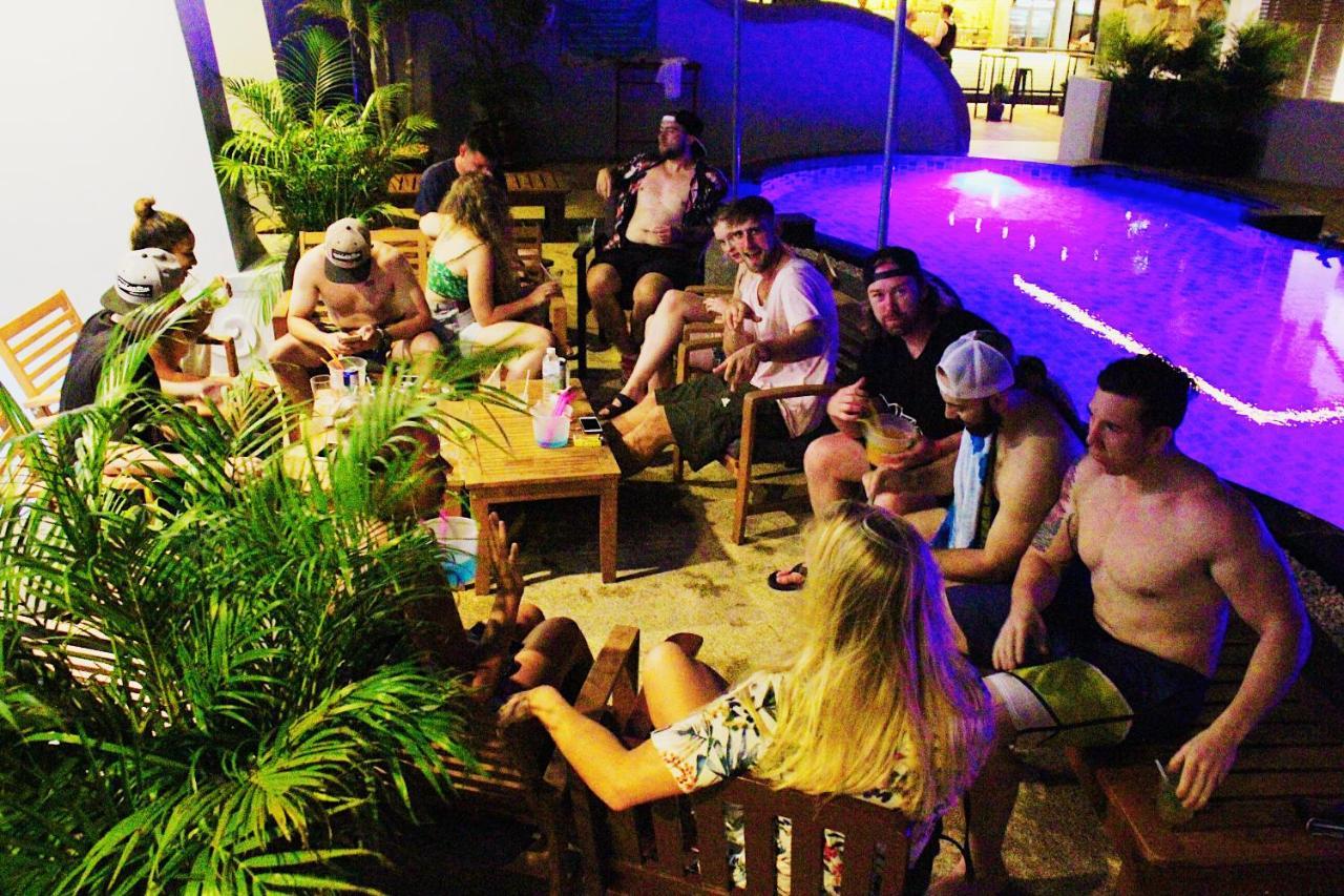 Bodega Phuket Patong (Adults Only) Albergue Exterior foto