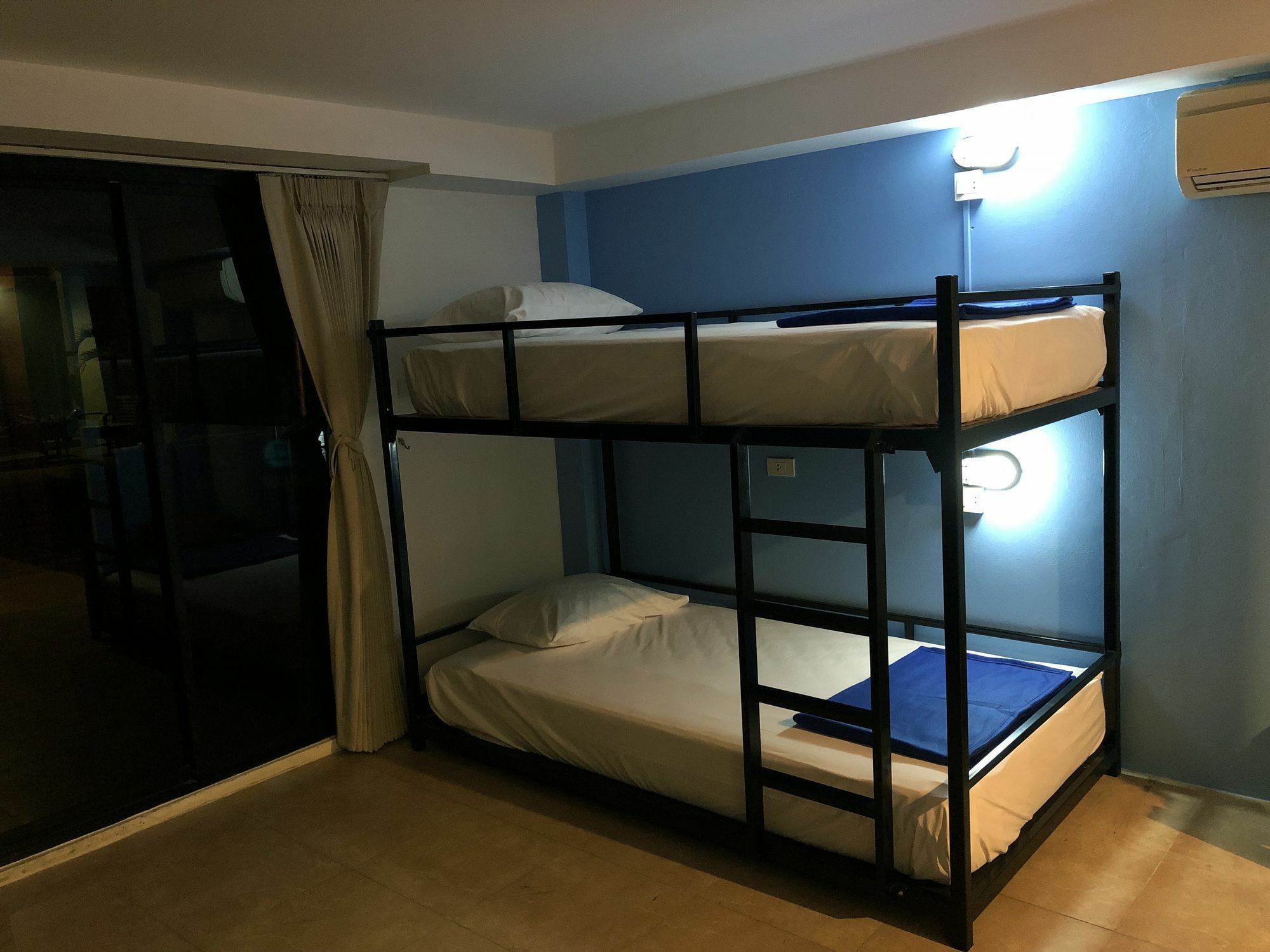 Bodega Phuket Patong (Adults Only) Albergue Exterior foto